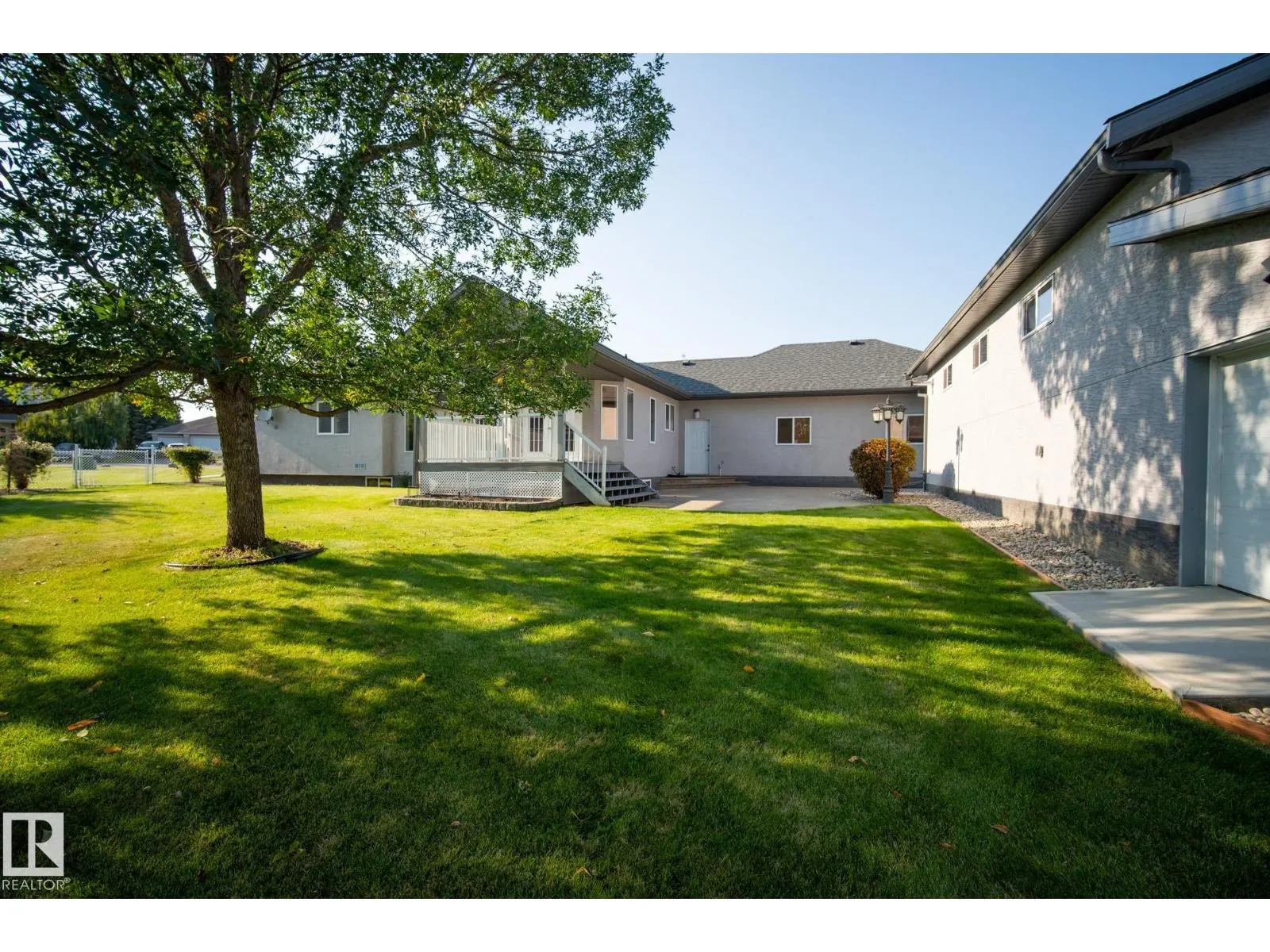 19 COUNTRY LN