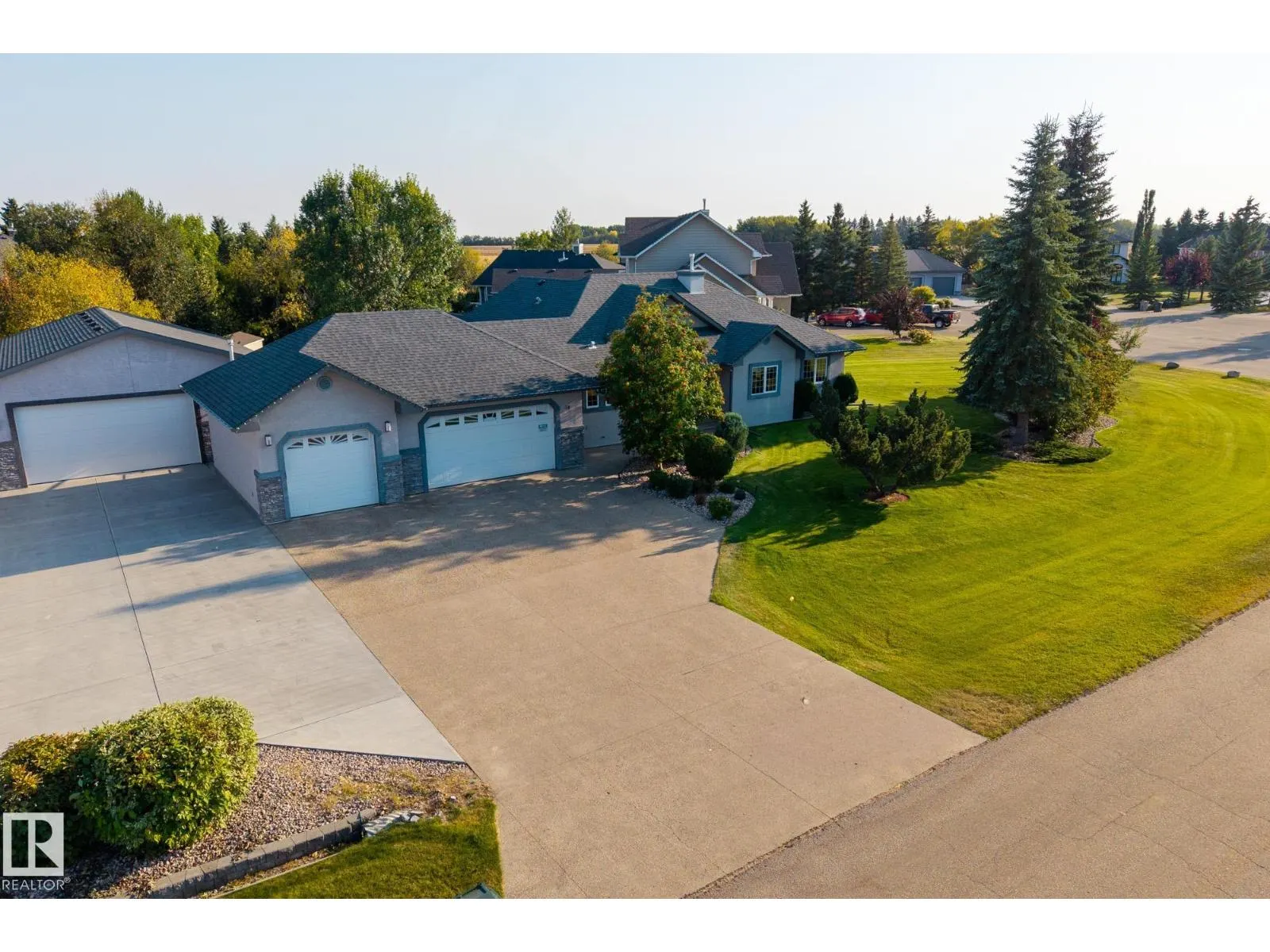19 COUNTRY LN