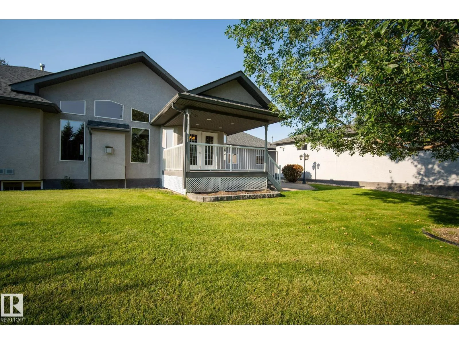 19 COUNTRY LN