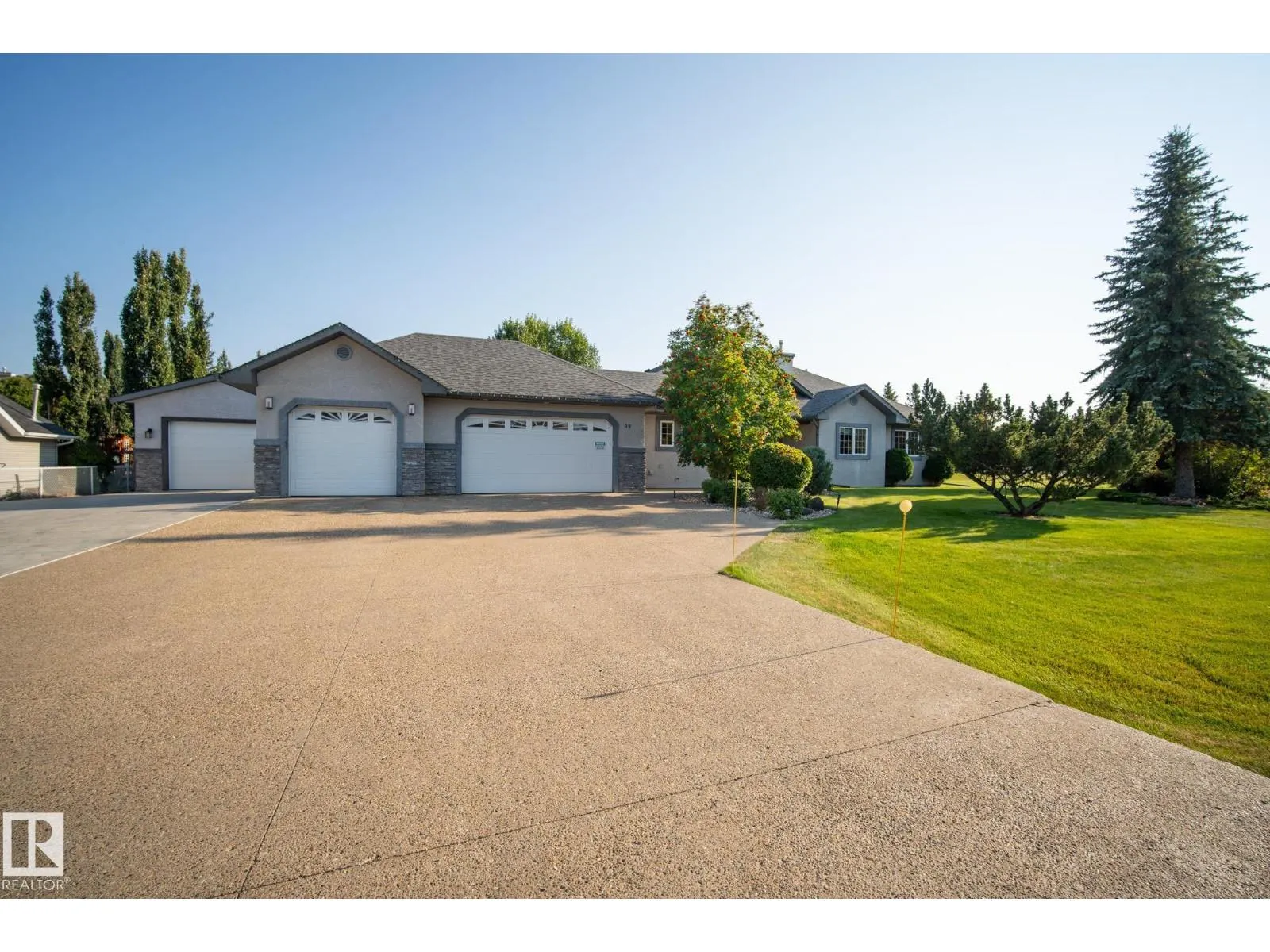 19 COUNTRY LN
