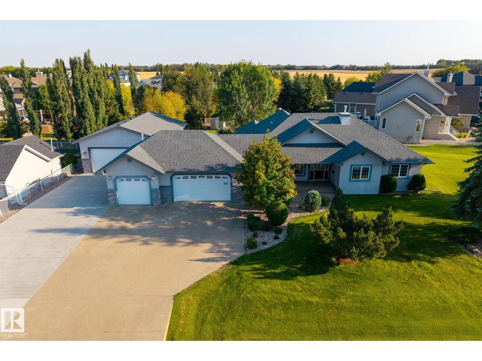 19 COUNTRY LN