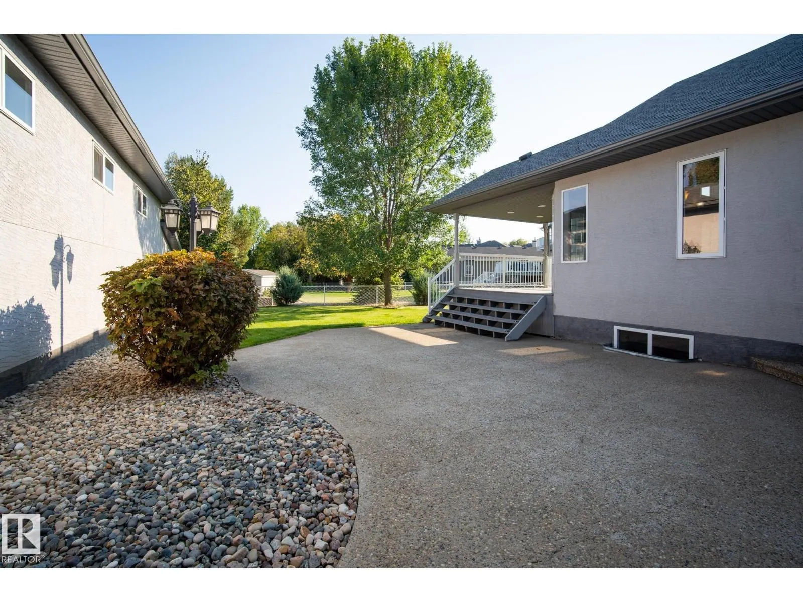 19 COUNTRY LN