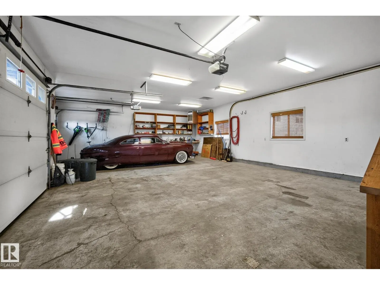 19 COUNTRY LN