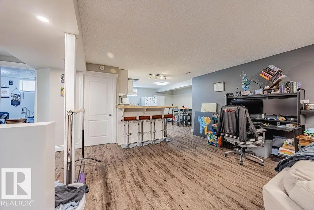 8542 10 AV NW