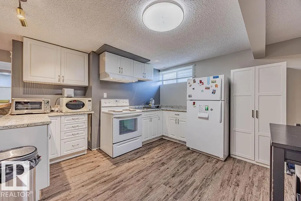 8542 10 AV NW