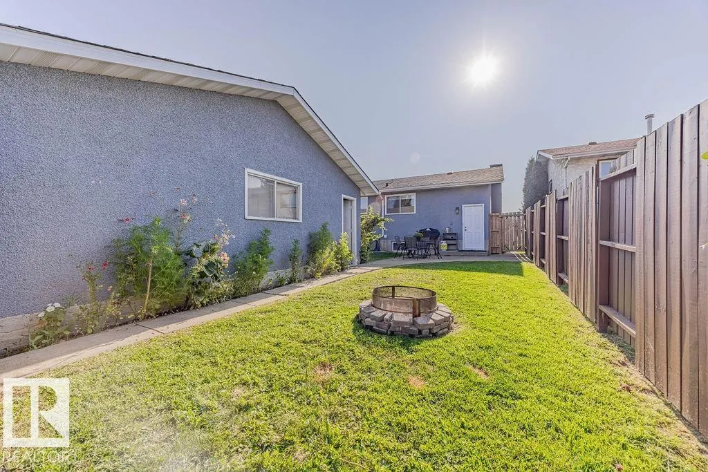 8542 10 AV NW