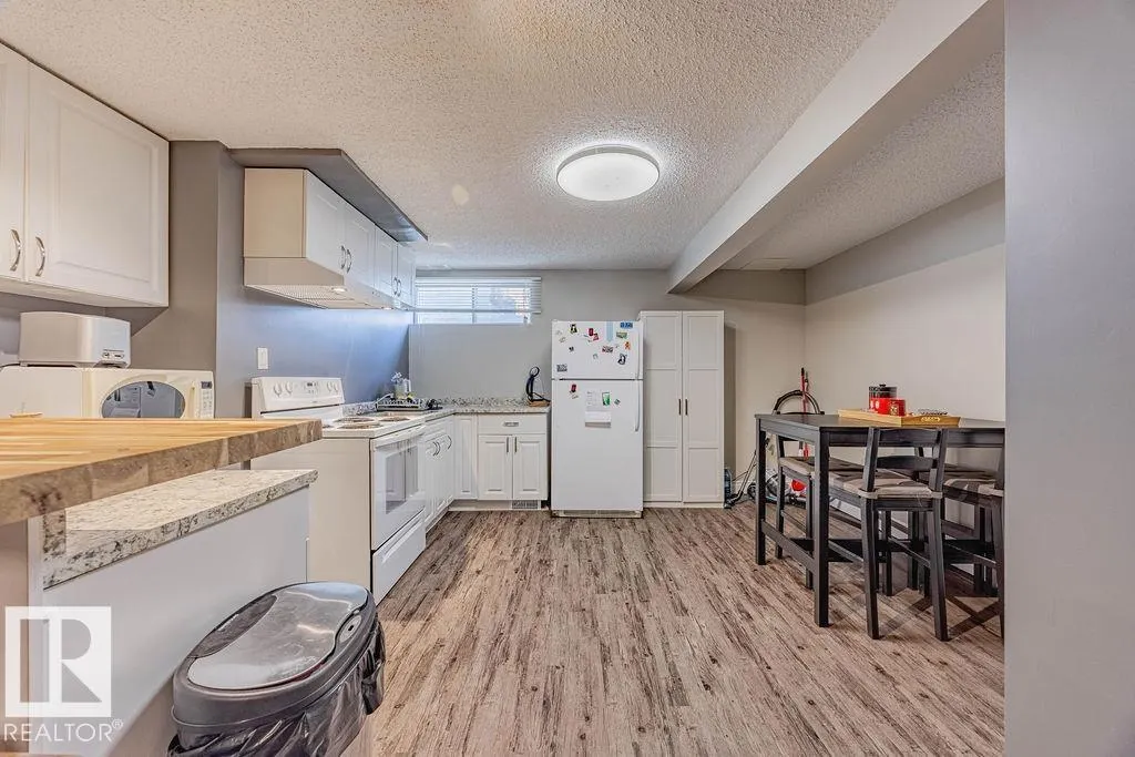 8542 10 AV NW