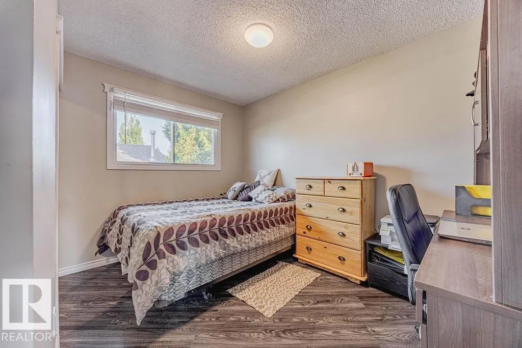 8542 10 AV NW