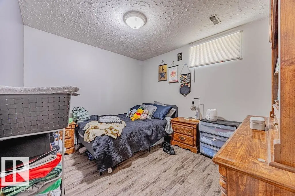 8542 10 AV NW