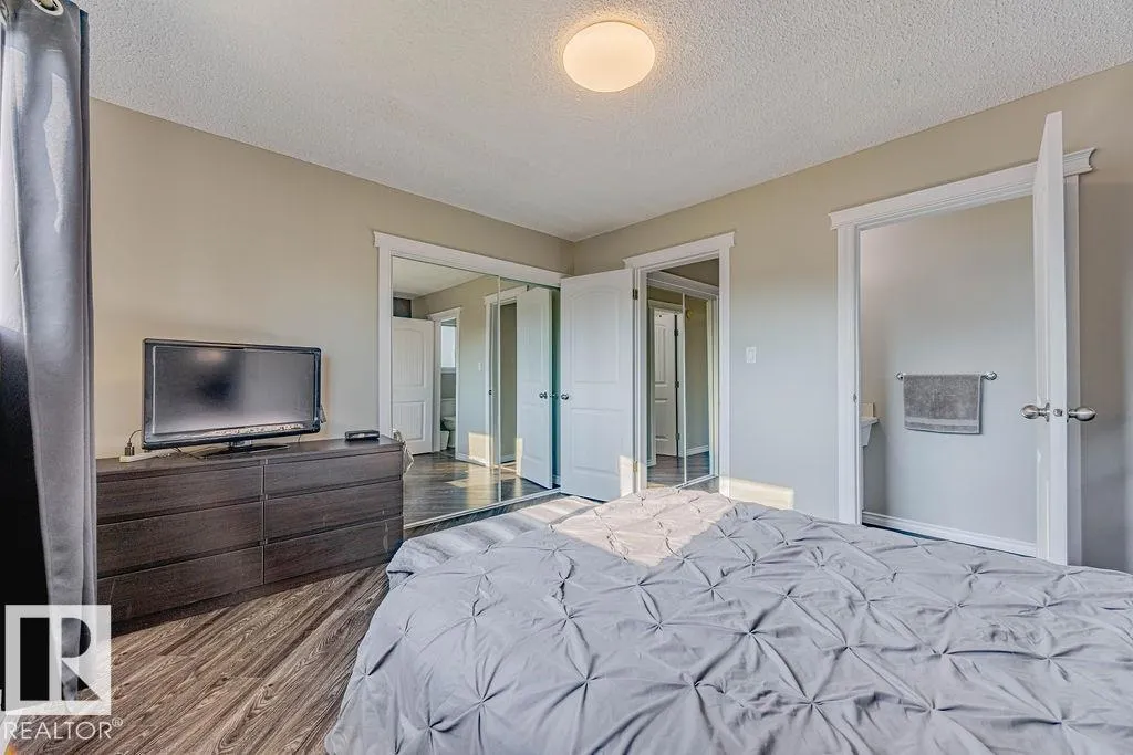 8542 10 AV NW