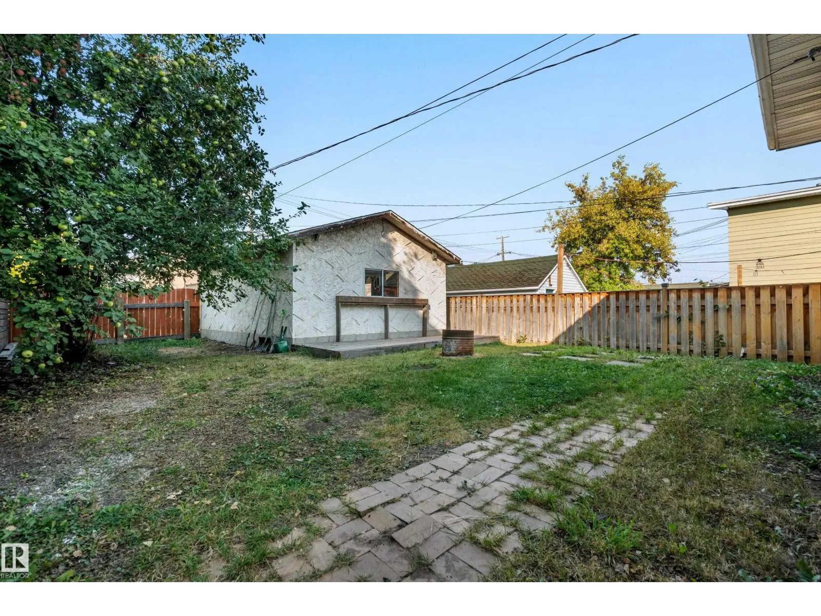 9558 76 AV NW