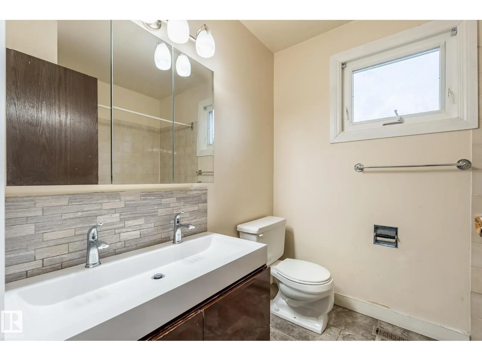 1691 Lakewood Road South NW NW