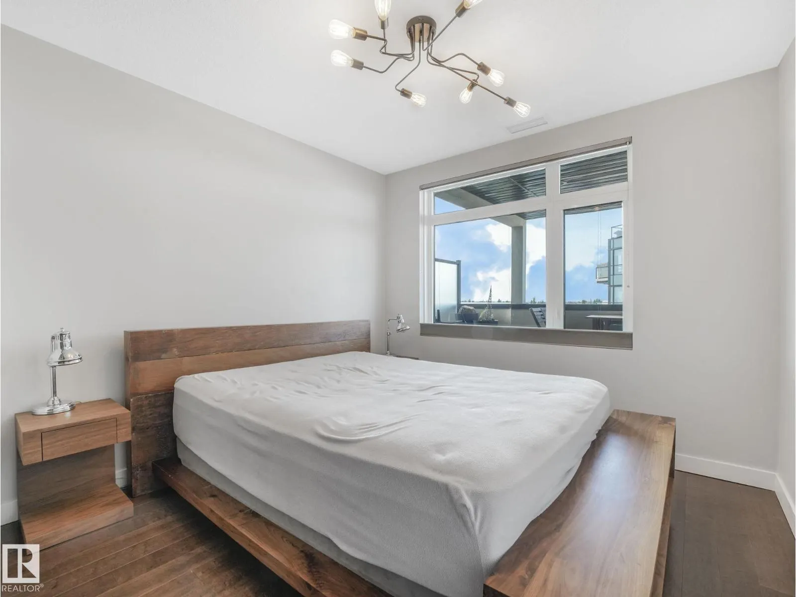 #416 5151 WINDERMERE BV SW