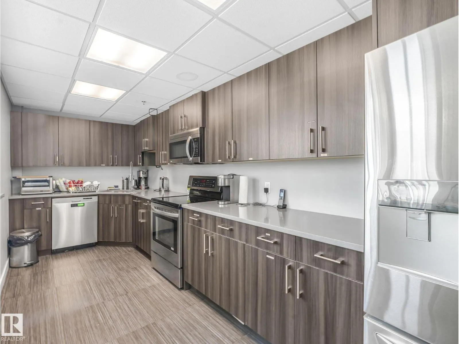 #416 5151 WINDERMERE BV SW