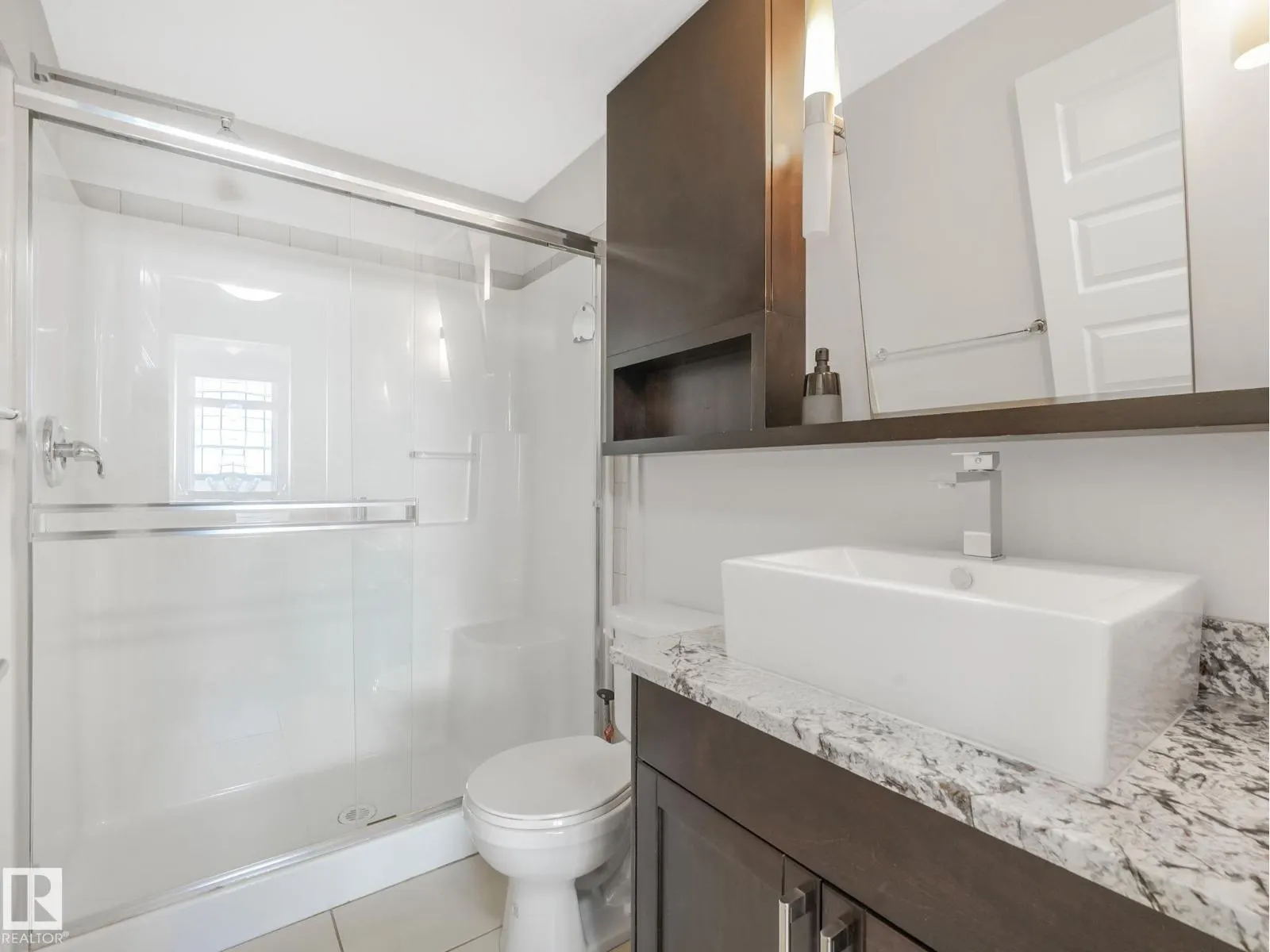 #416 5151 WINDERMERE BV SW