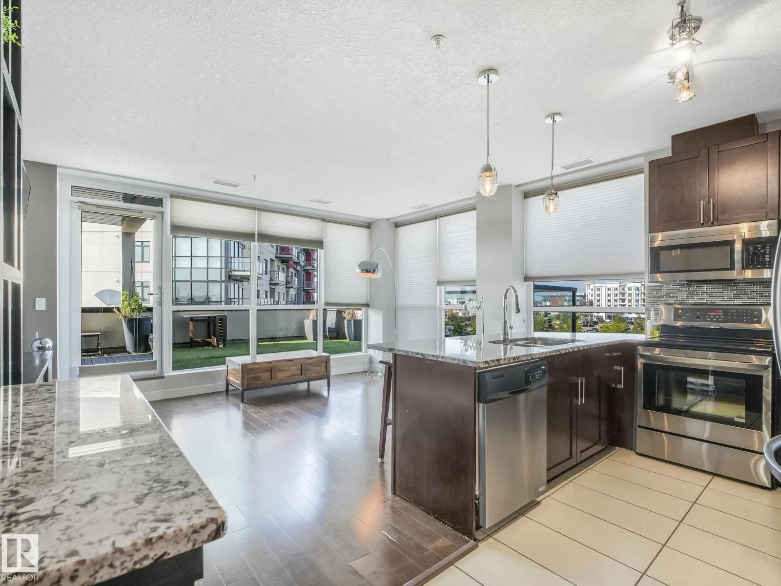 #416 5151 WINDERMERE BV SW