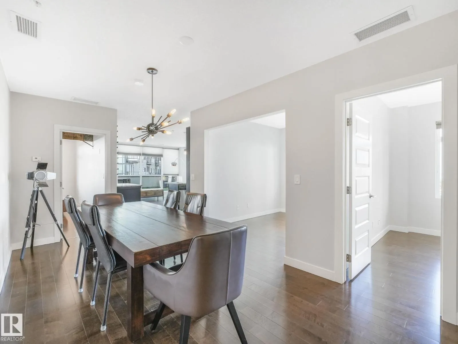 #416 5151 WINDERMERE BV SW