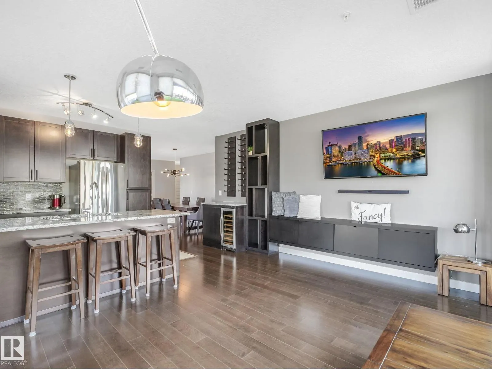 #416 5151 WINDERMERE BV SW