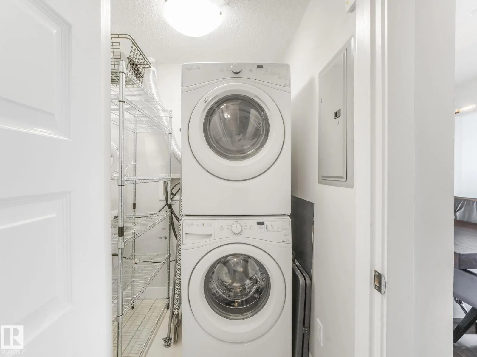 #416 5151 WINDERMERE BV SW