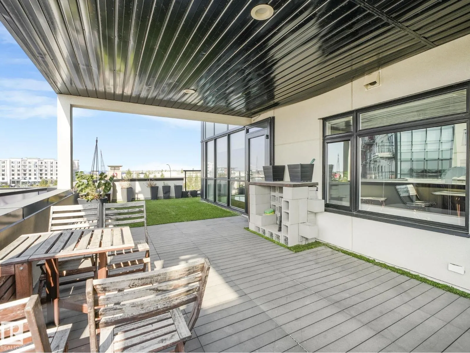 #416 5151 WINDERMERE BV SW