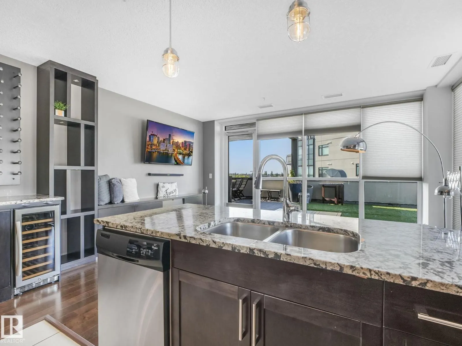 #416 5151 WINDERMERE BV SW