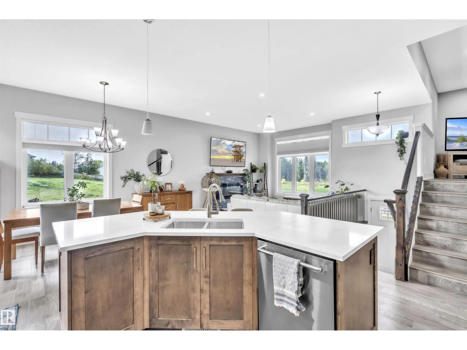 1721 Crestview WY