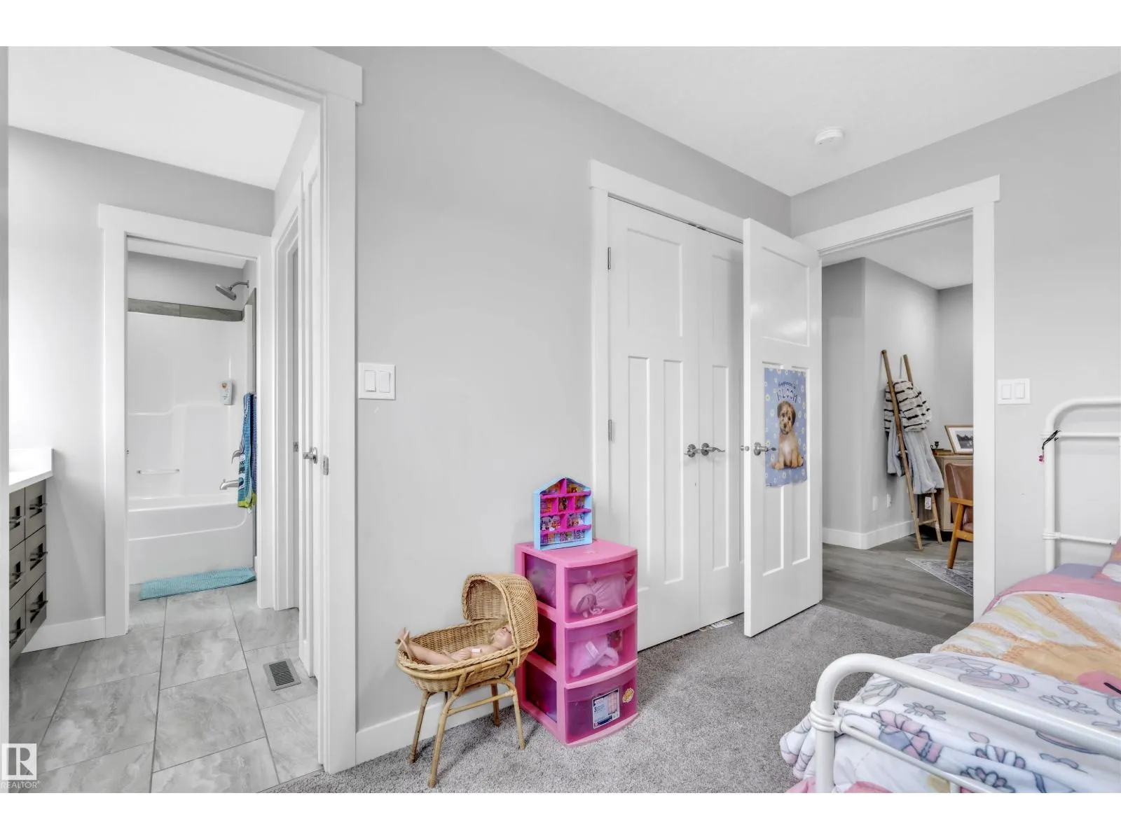 1721 Crestview WY