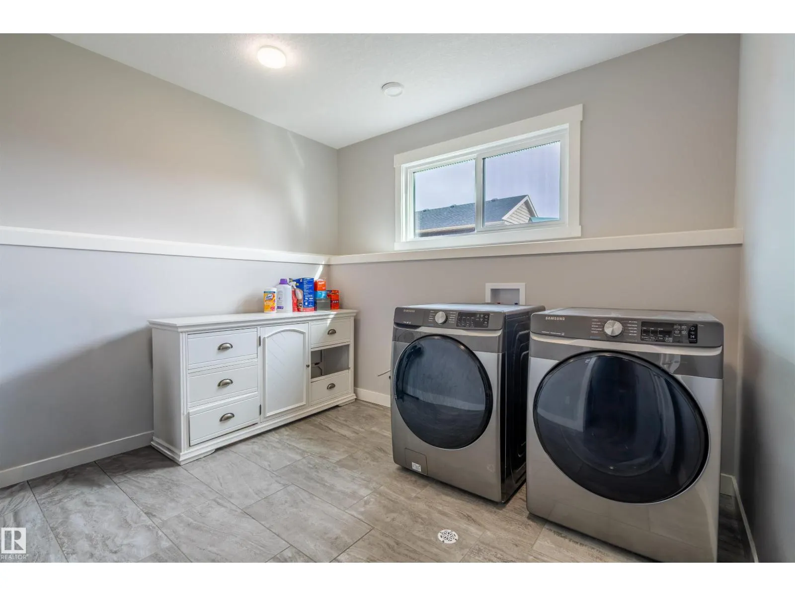 1721 Crestview WY