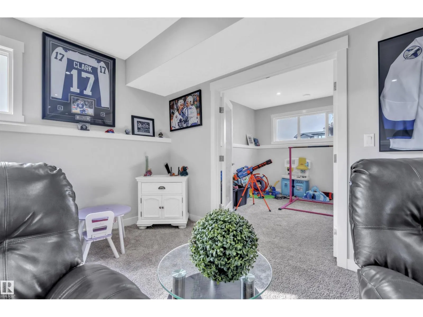 1721 Crestview WY