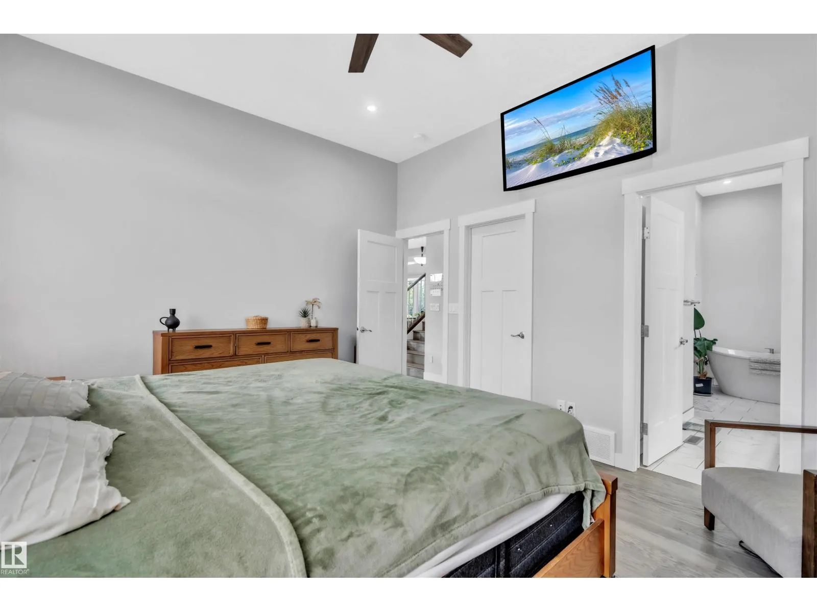 1721 Crestview WY