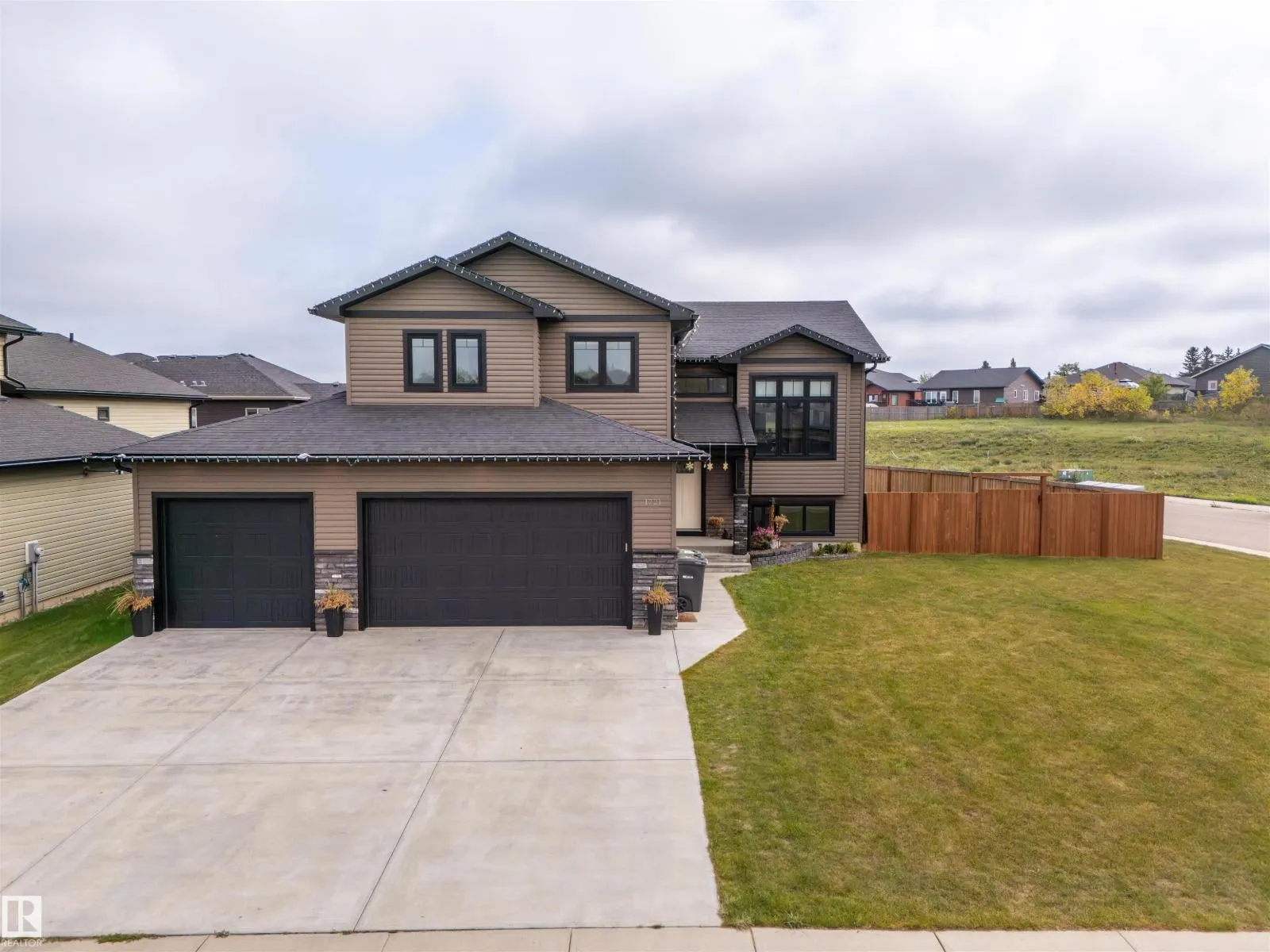 1721 Crestview WY