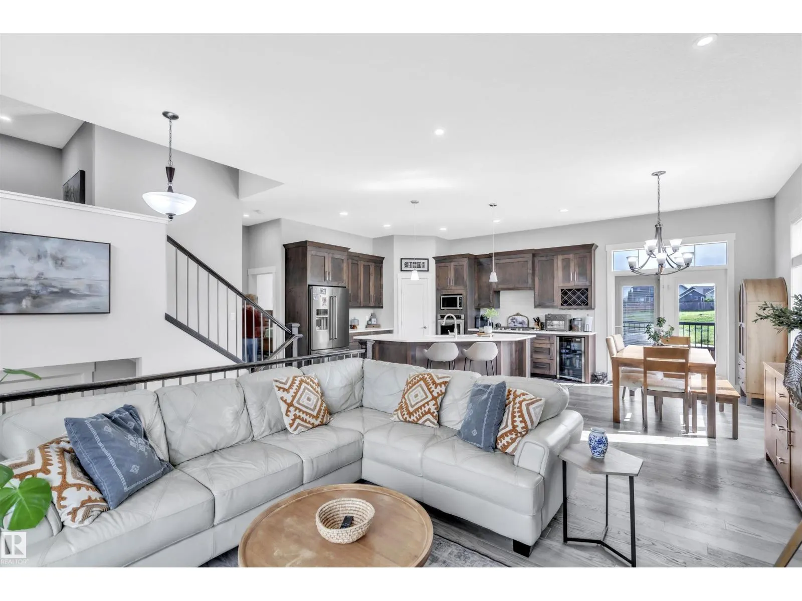 1721 Crestview WY
