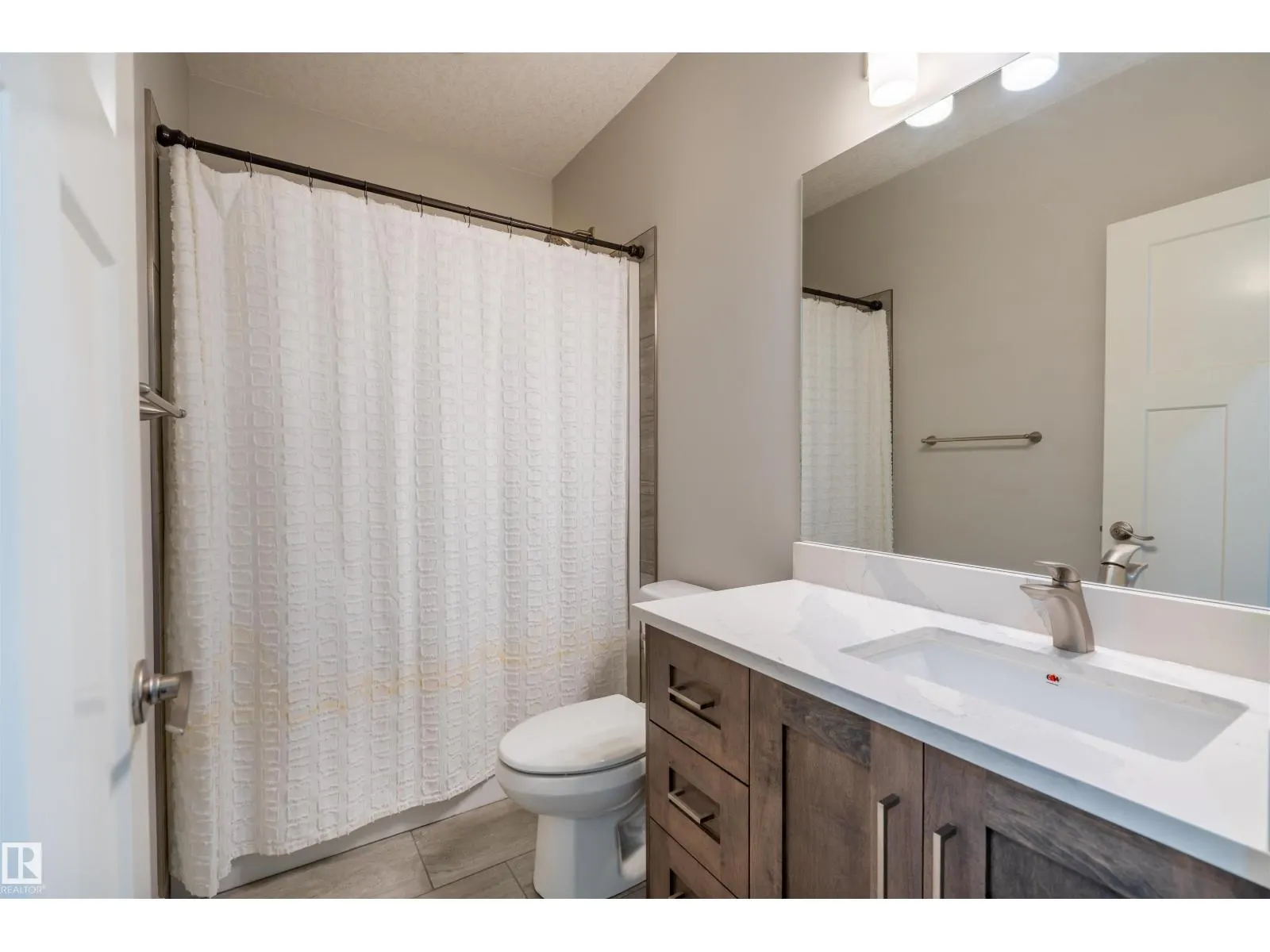 1721 Crestview WY