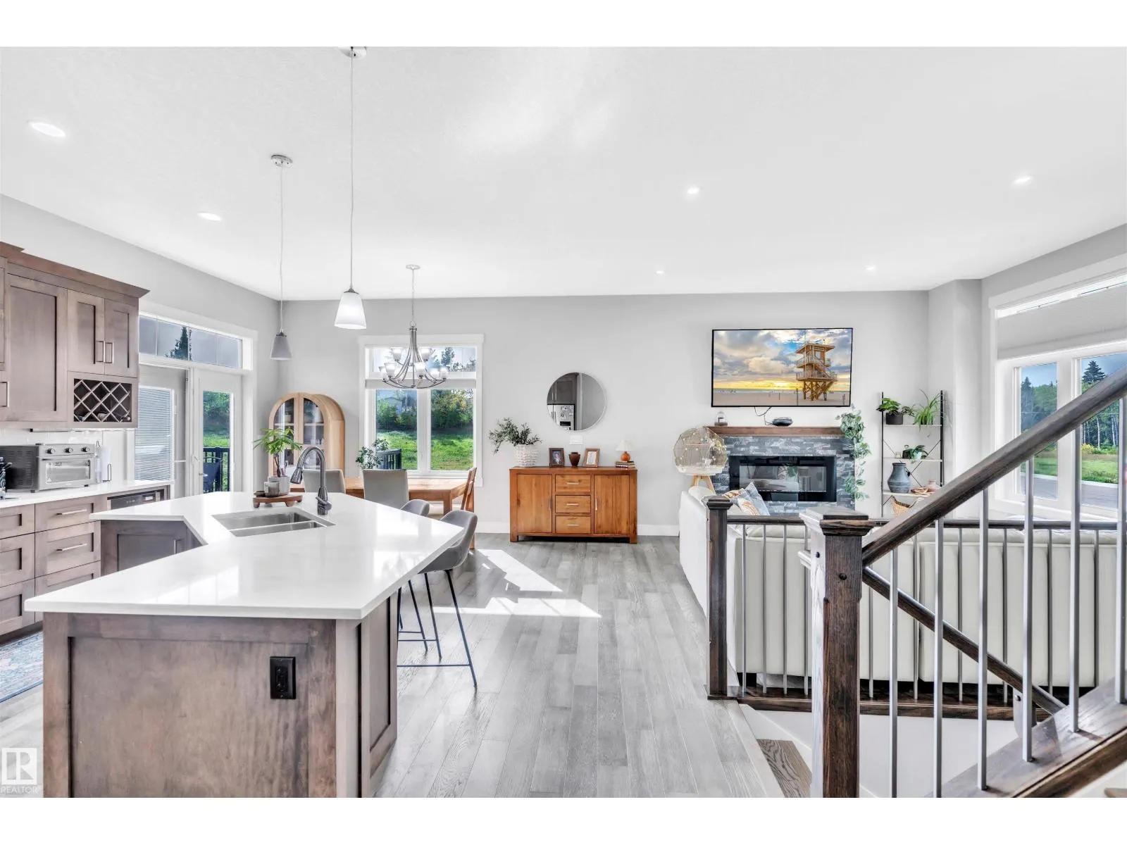 1721 Crestview WY