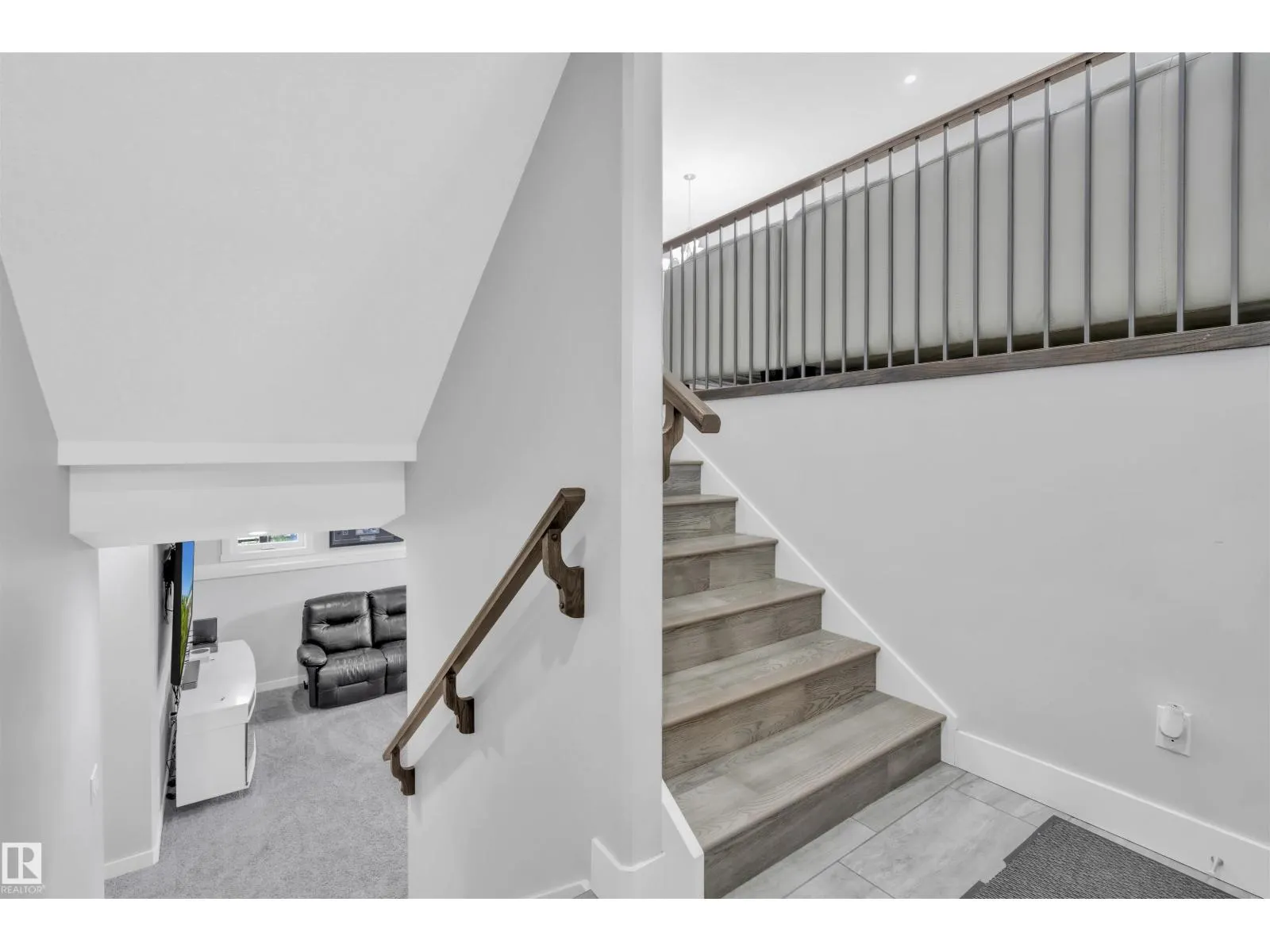 1721 Crestview WY