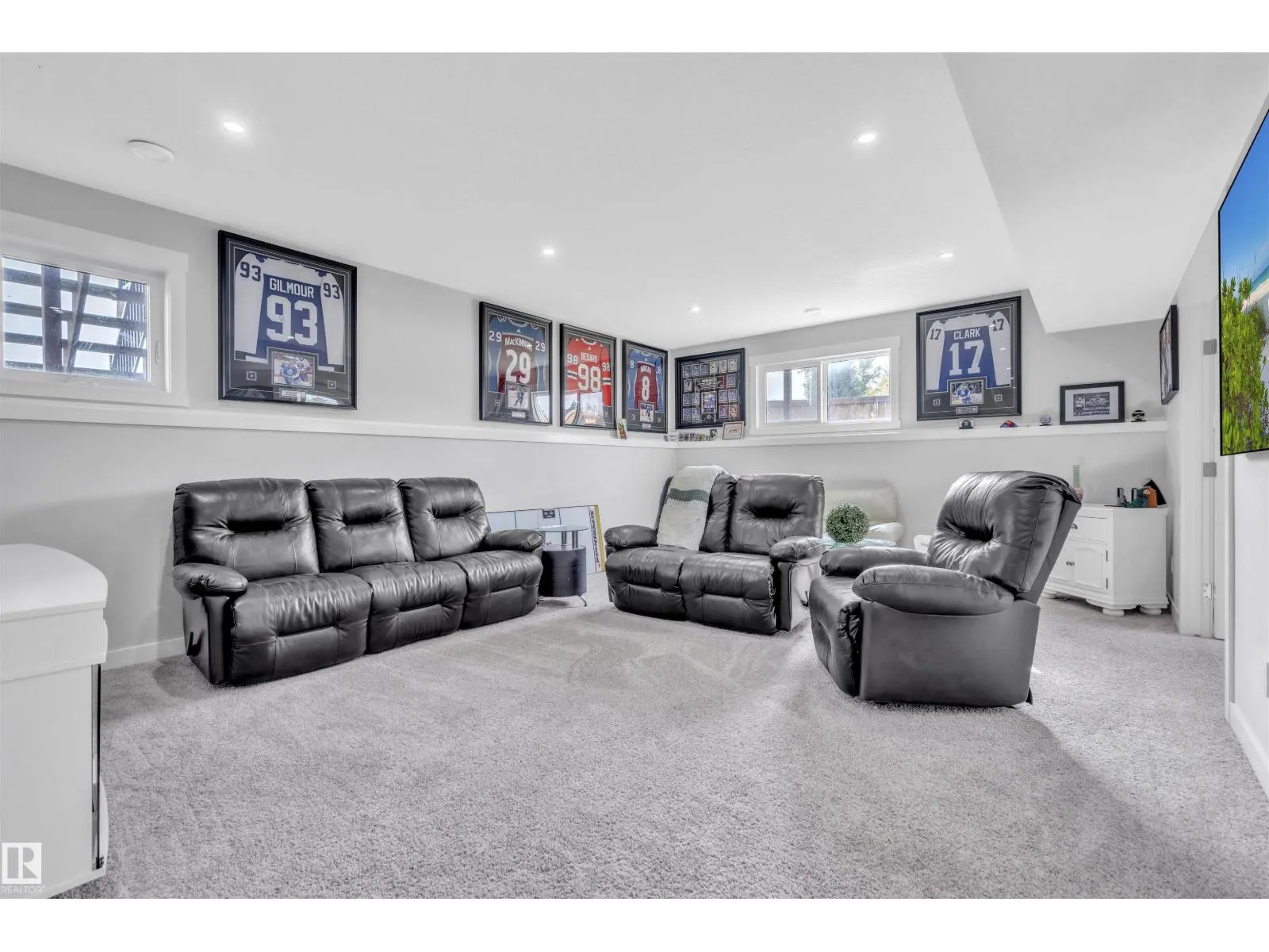 1721 Crestview WY
