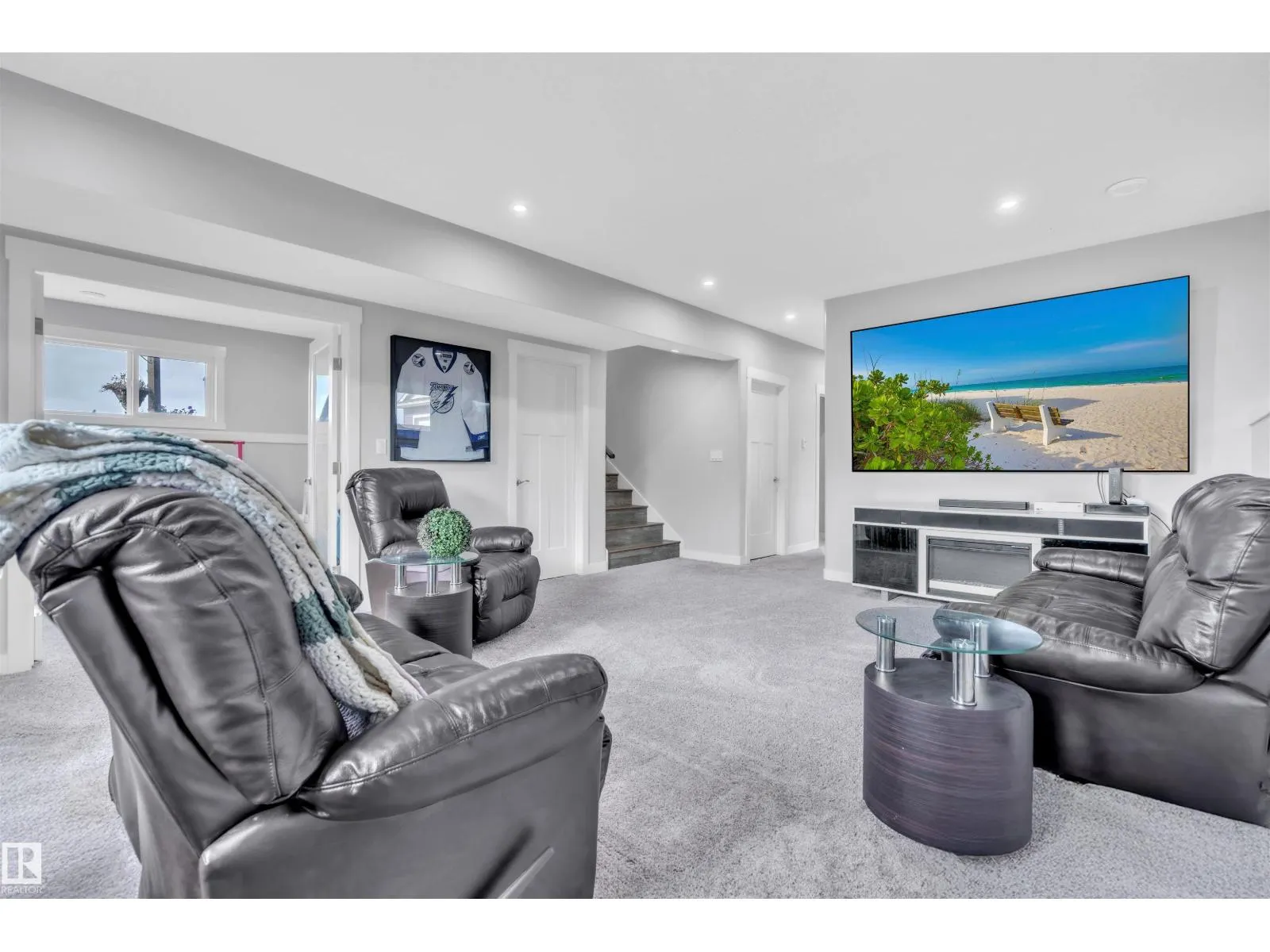 1721 Crestview WY