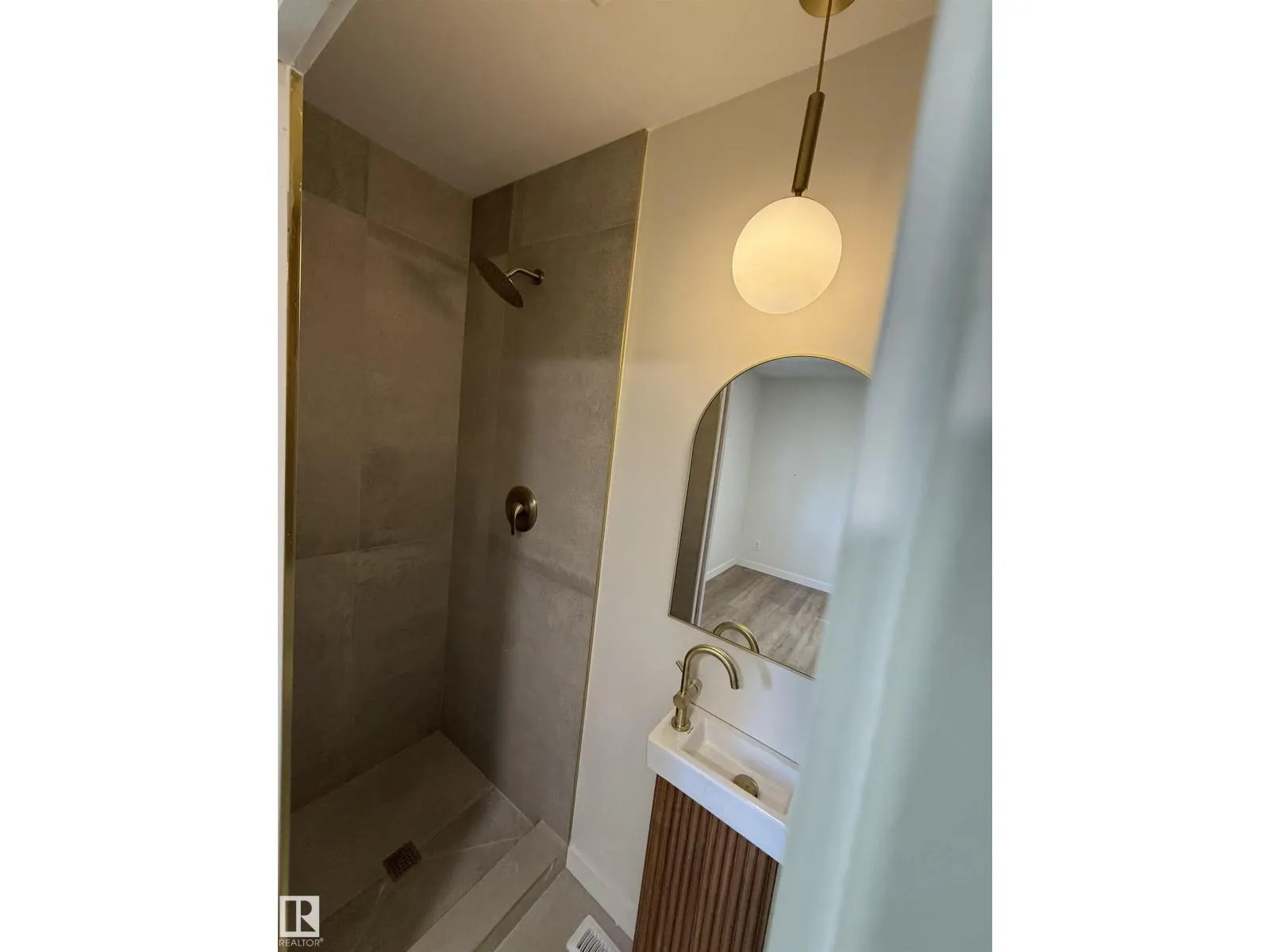 13436 118 AV NW