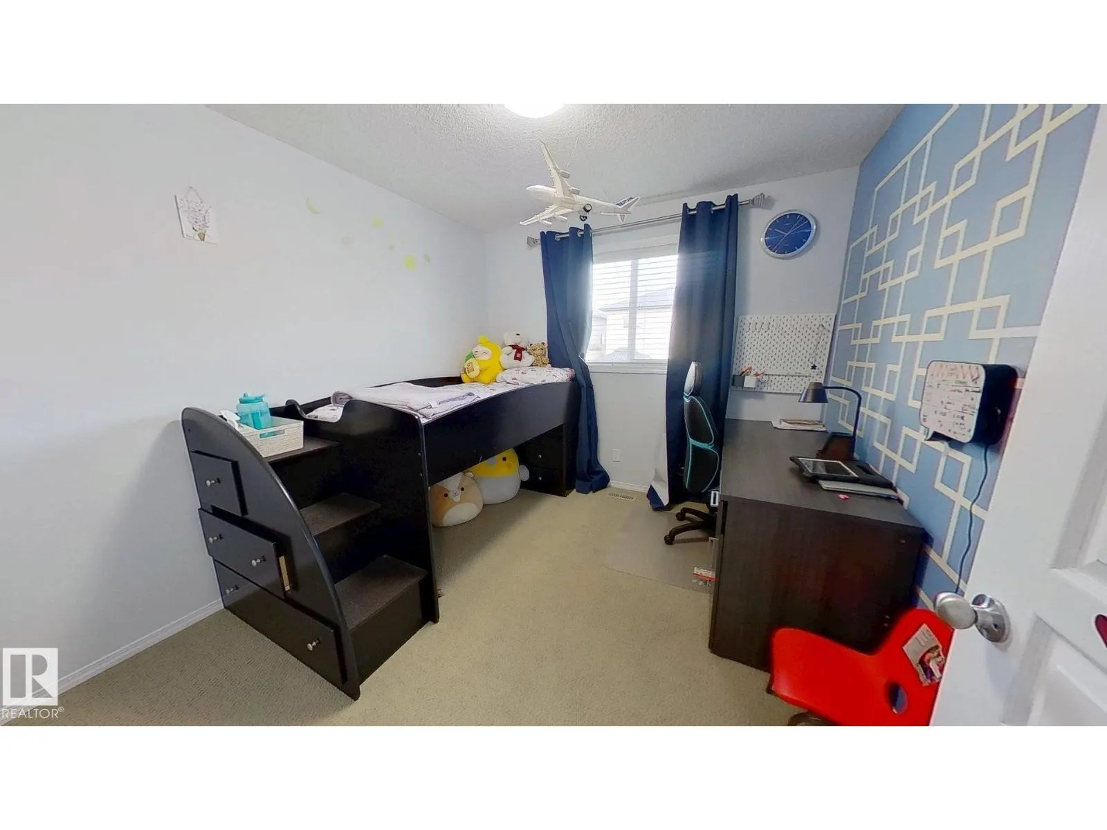 16736 53 ST NW