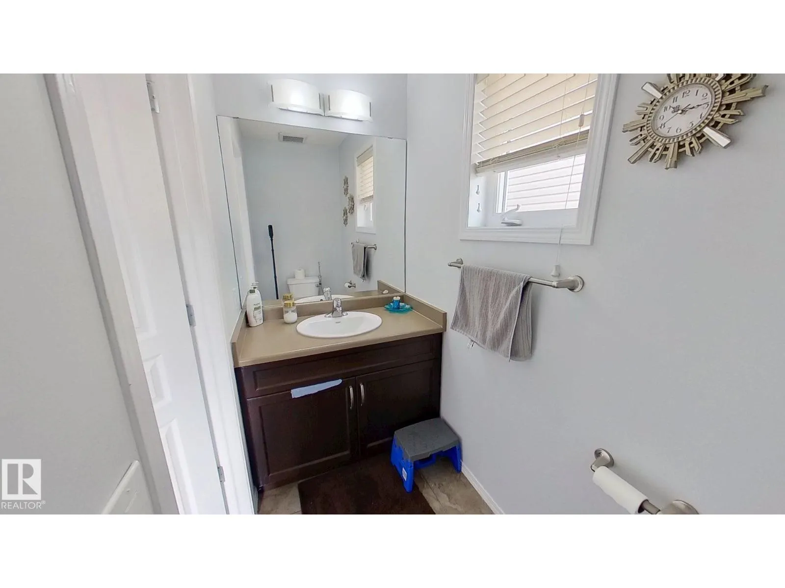 16736 53 ST NW