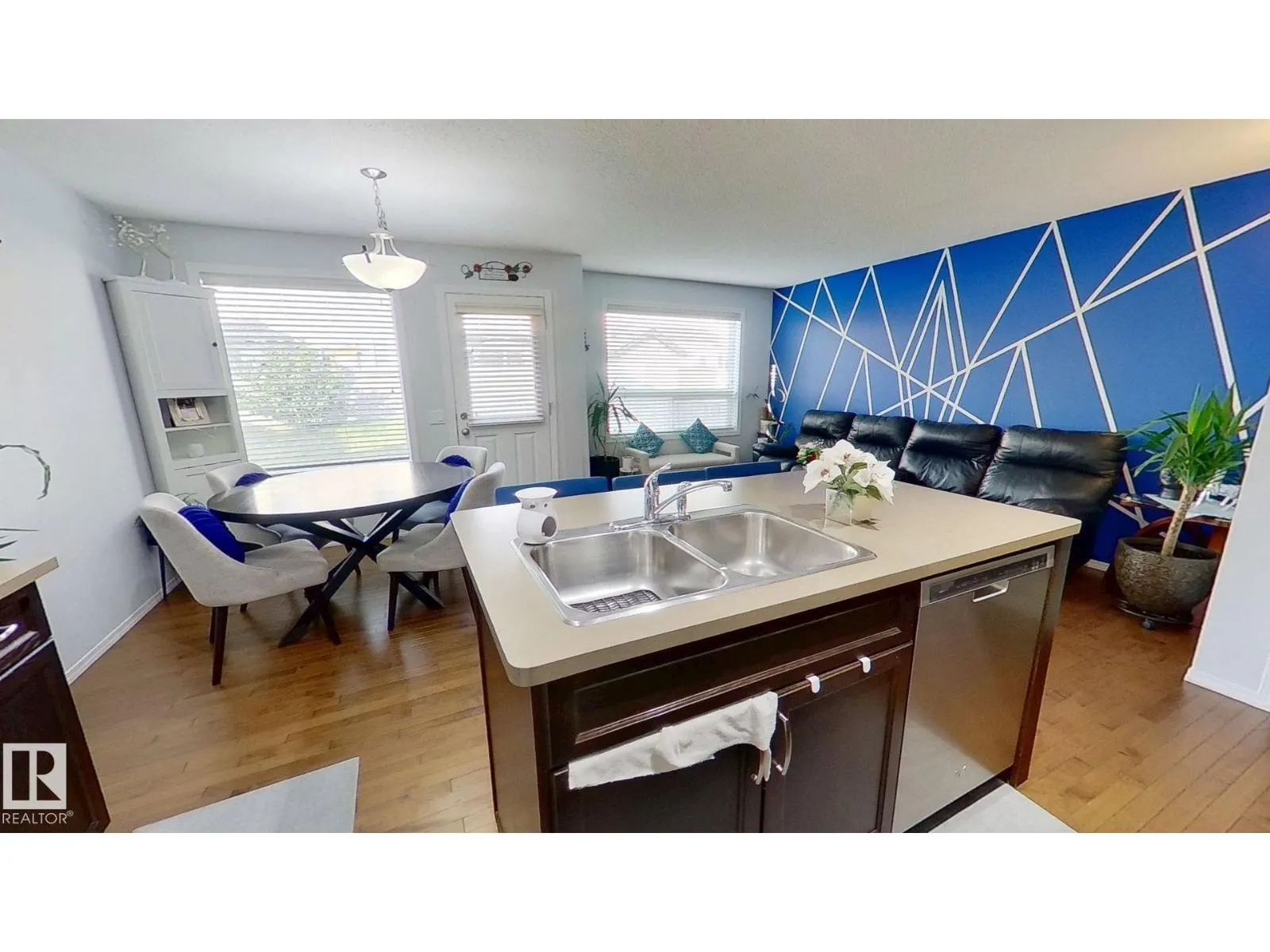 16736 53 ST NW