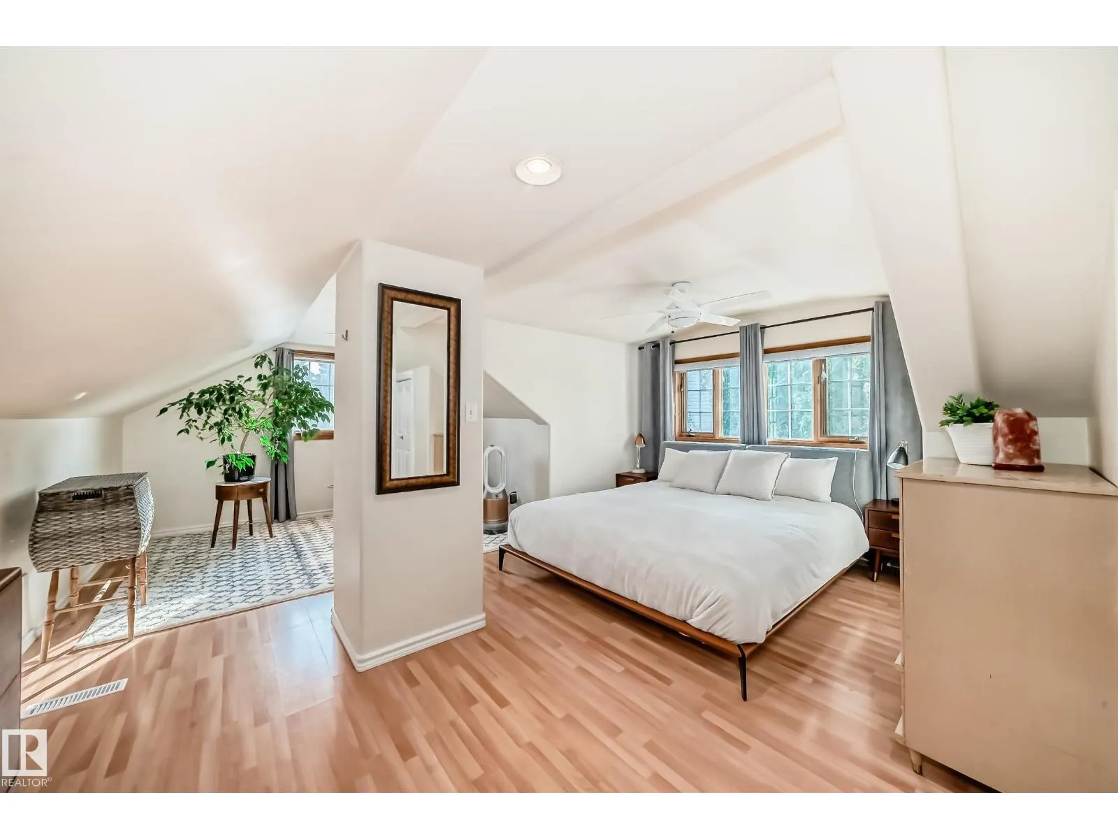 10445 147 ST NW