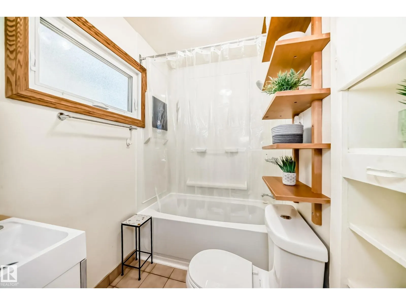 10445 147 ST NW