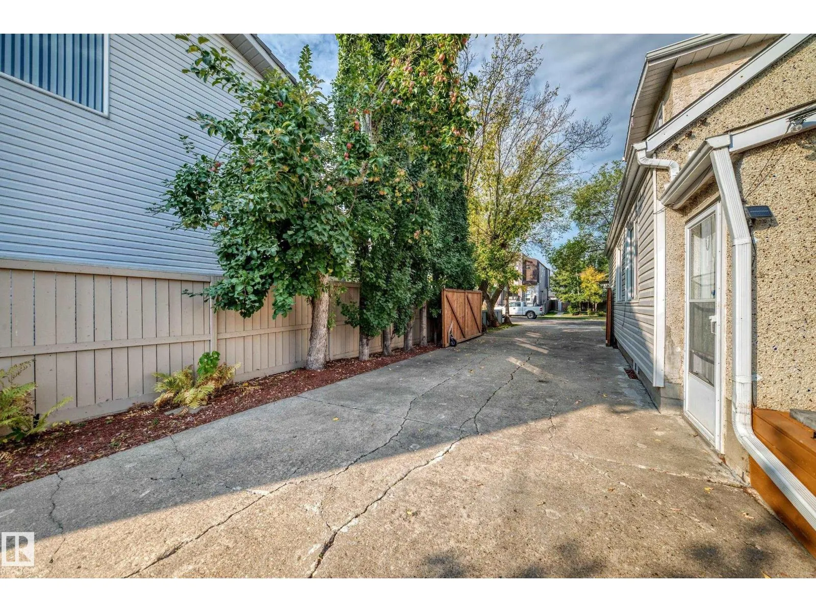 10445 147 ST NW