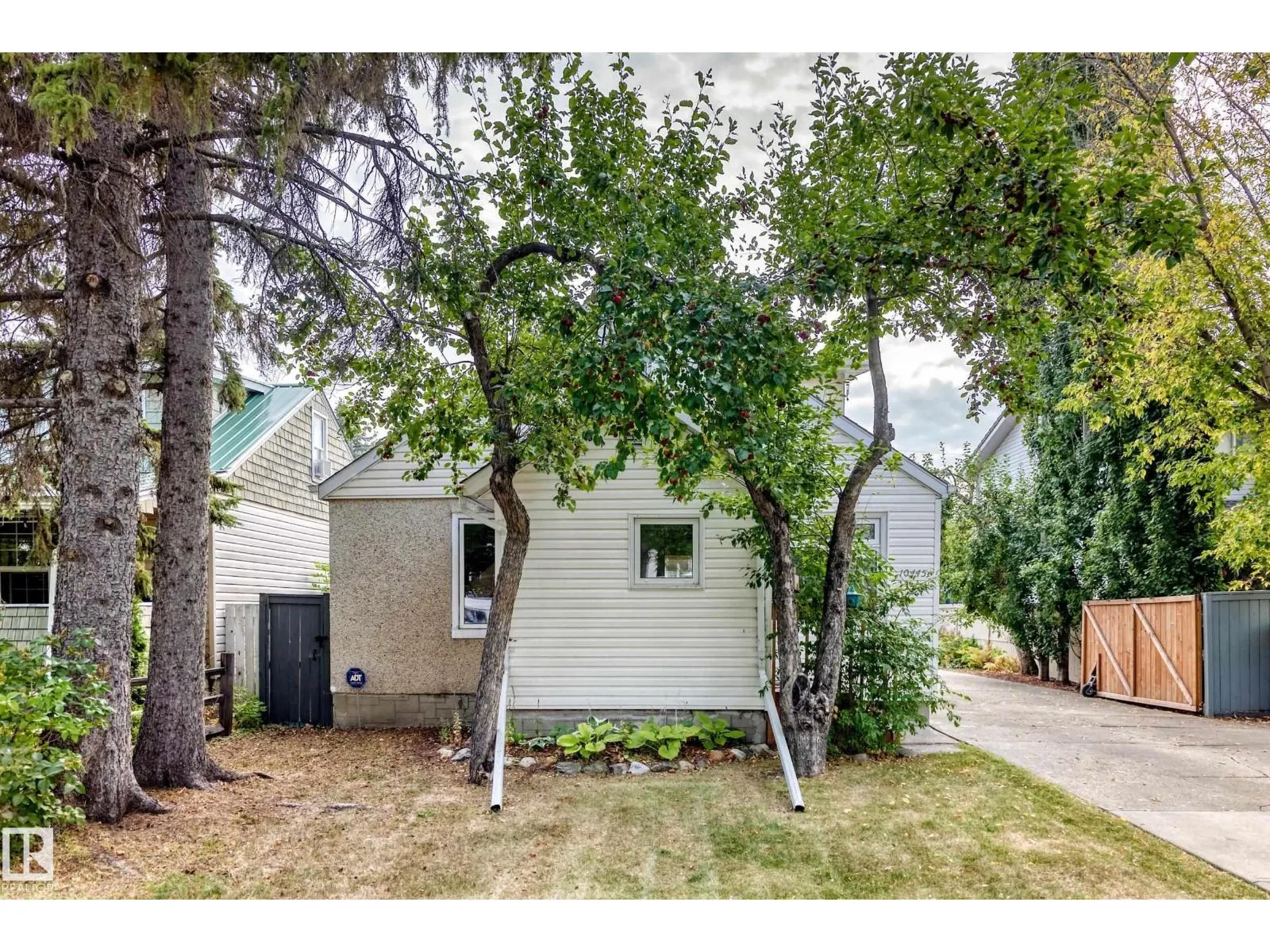 10445 147 ST NW