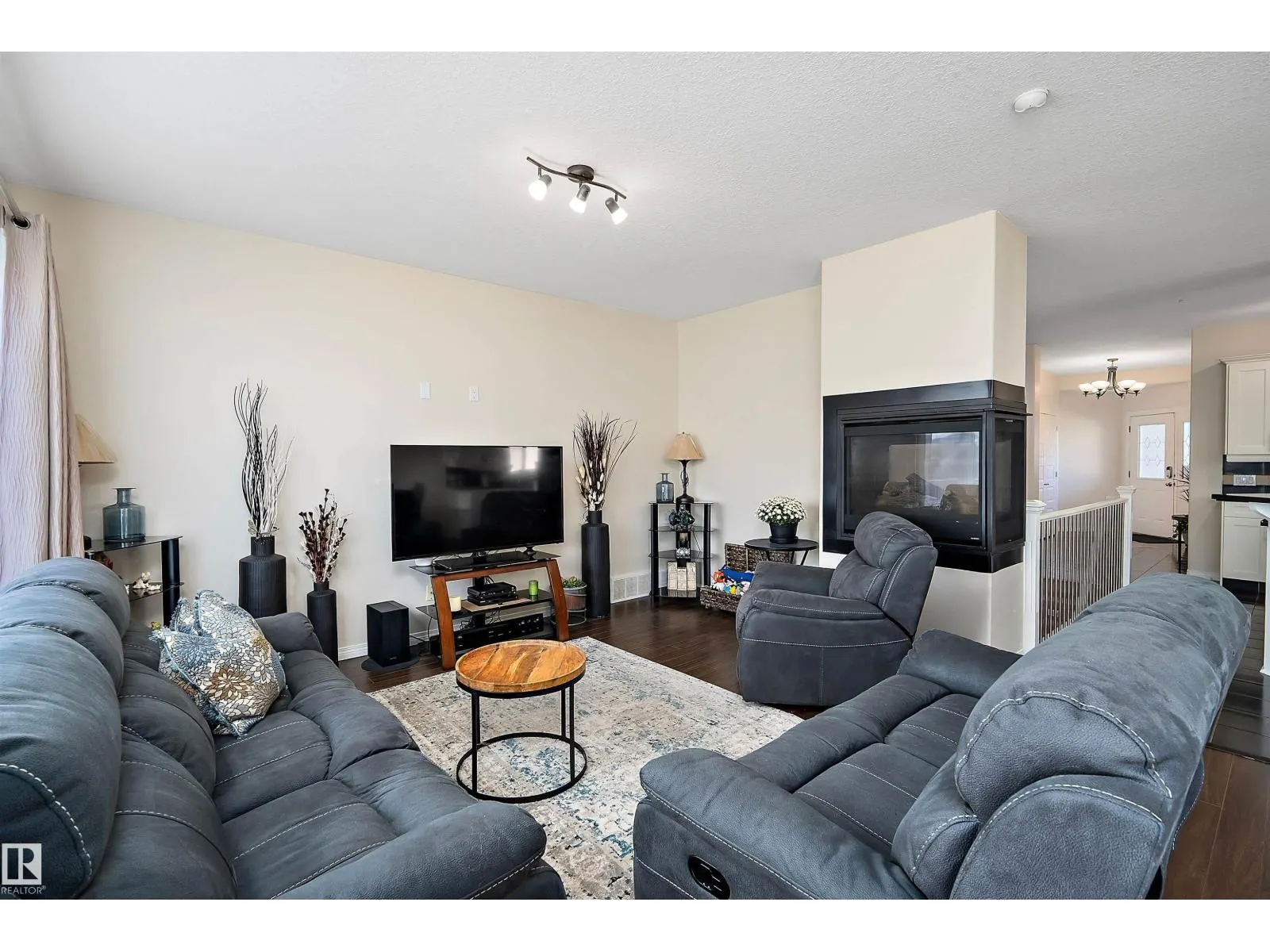137 CYPRESS DR