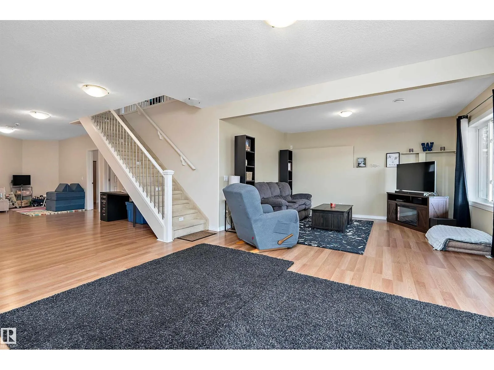 137 CYPRESS DR