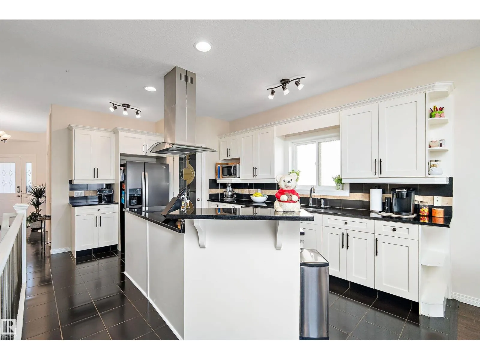 137 CYPRESS DR