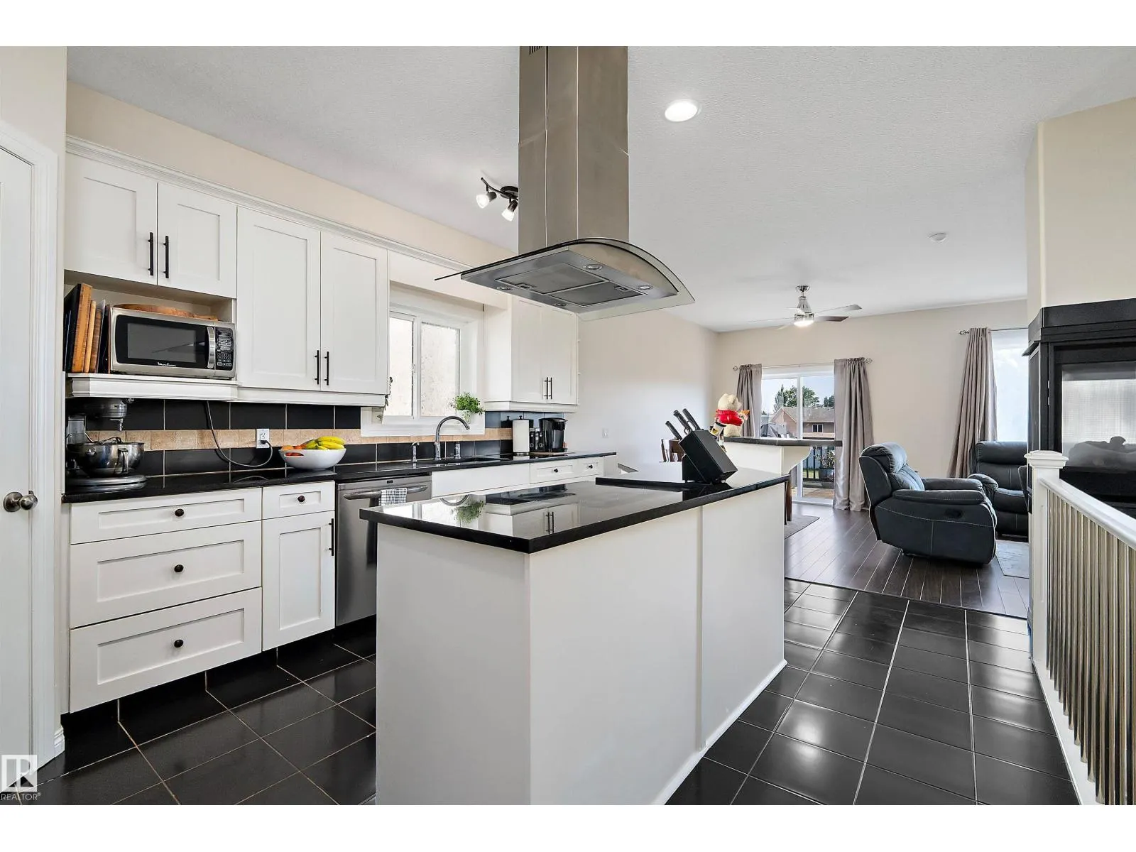 137 CYPRESS DR