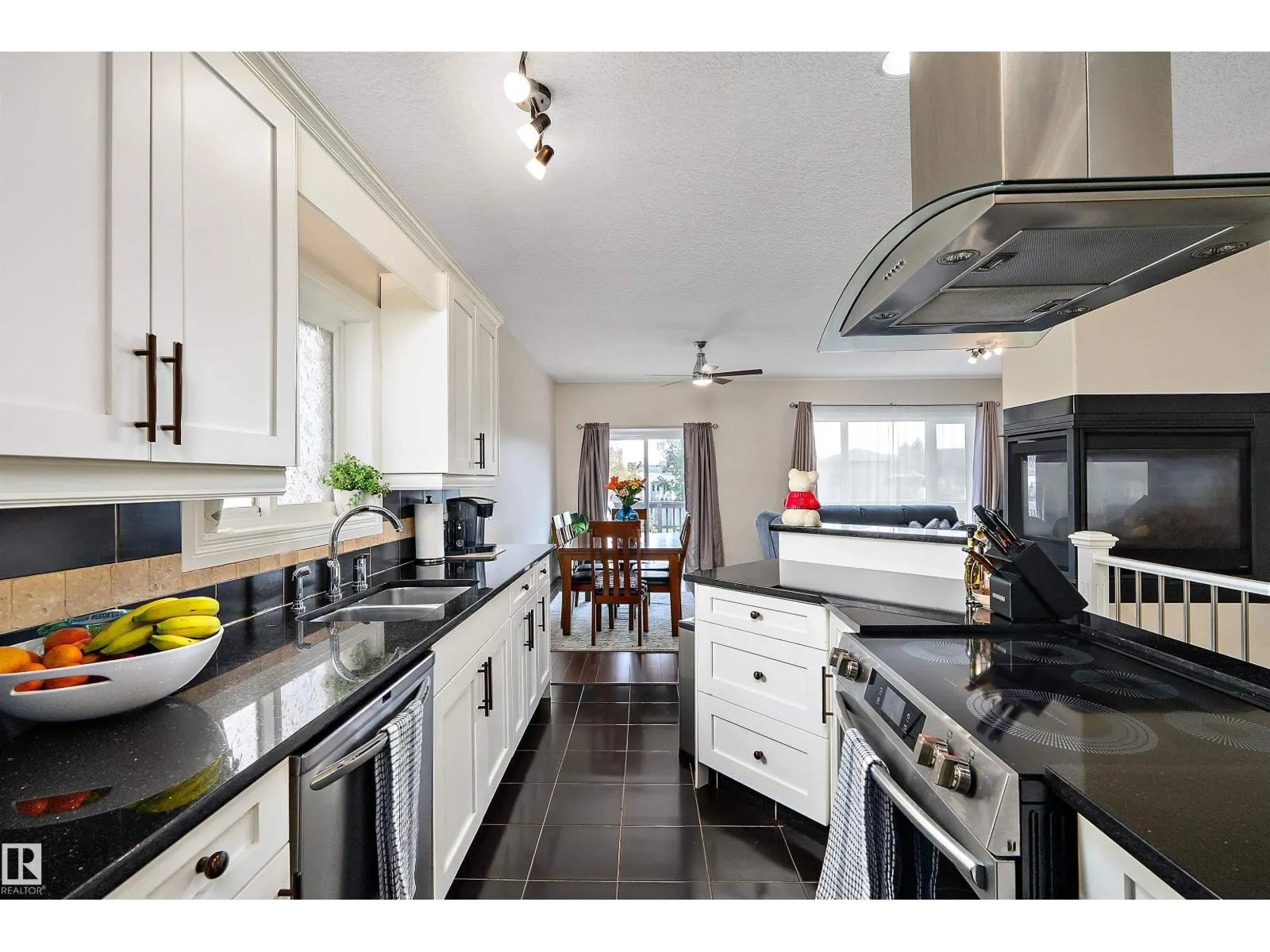 137 CYPRESS DR